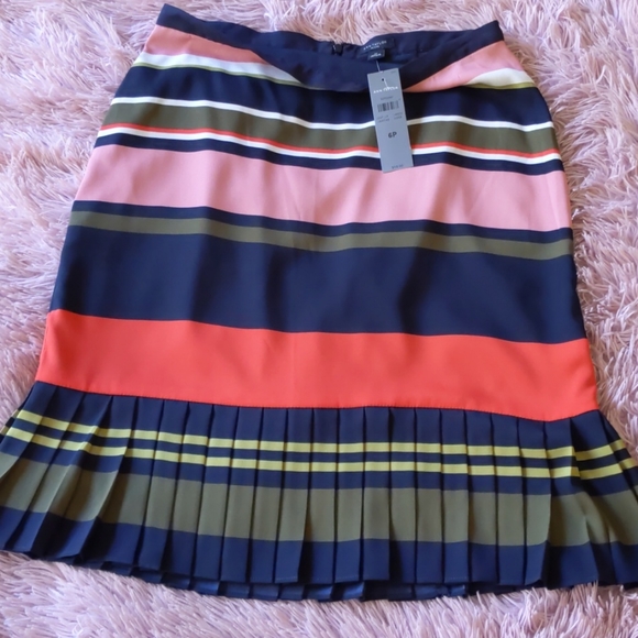 NWT Ann Taylor Fluted Hem Striped Skirt 6P Multico - Picture 4 of 11
